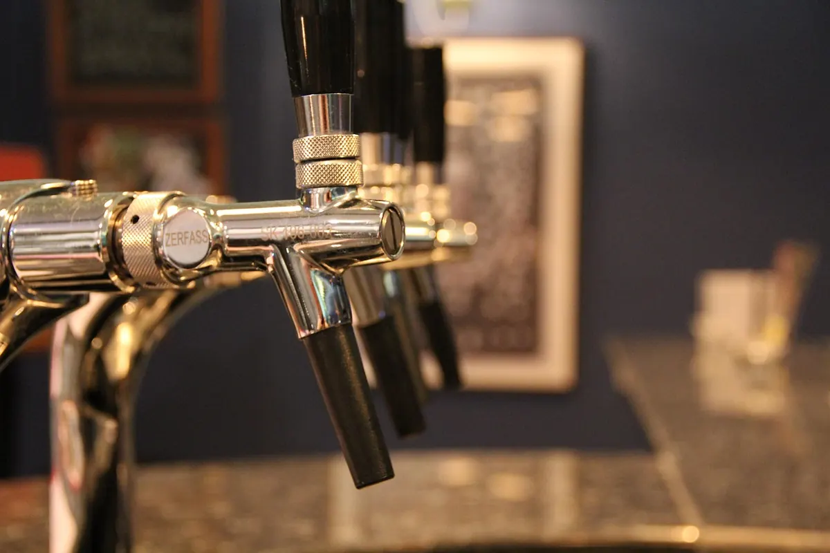 Cask Ale vs. Craft Keg: A Beginner's Comparison for Pub Drinkers