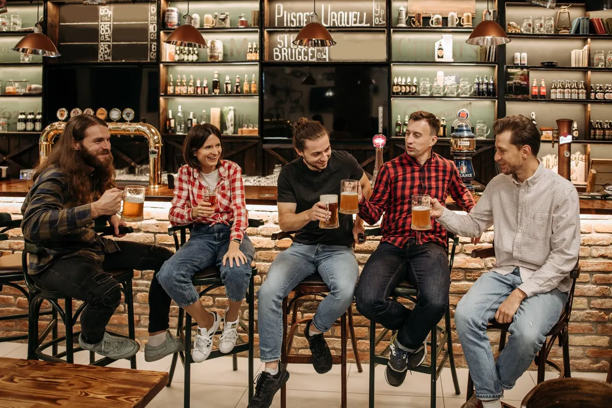 How to Plan a Pub Crawl for a Birthday: Route, Timing, and Safety Checklist